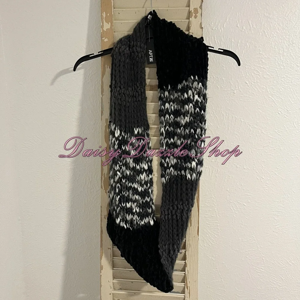✨NEW APT. 9 Women's Loop Infinity Scarf Gray Black White One‎ Size Retail $32☃️